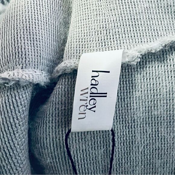 NWT Hadley Wren Grey Lola Mae Fuzzy Poncho One Size - Picture 7 of 7